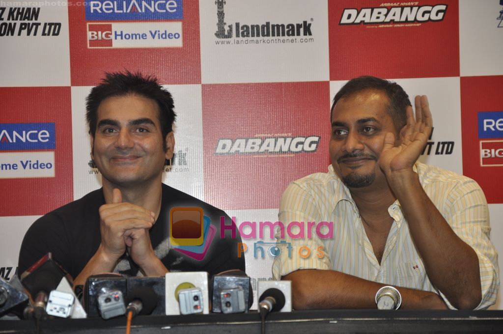 Abhinav Kashyap, Arbaaz Khan at the launch of Dabangg DVD in Landmark, Mumbai on 12th Oct 2010 