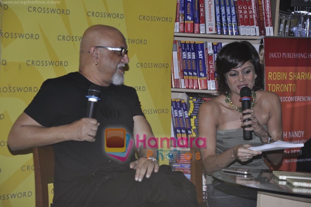 Mandira bedi unveils The Leader Who had no title book in Crossword, Mumbai on 13th Oct 2010 