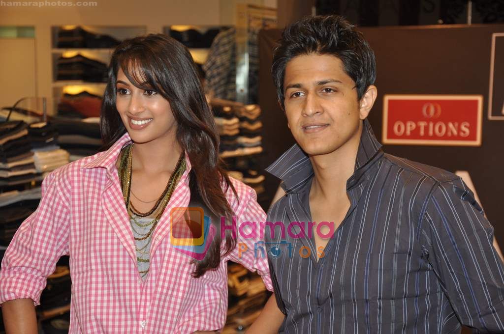 Amruta Patki at ANM and Nakshatra films fashion  show in Options on 13th Oct 2010 