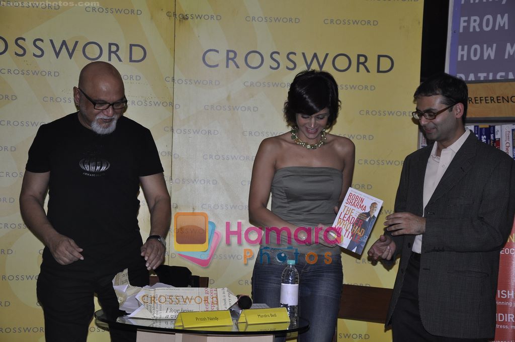 Mandira bedi unveils The Leader Who had no title book in Crossword, Mumbai on 13th Oct 2010 