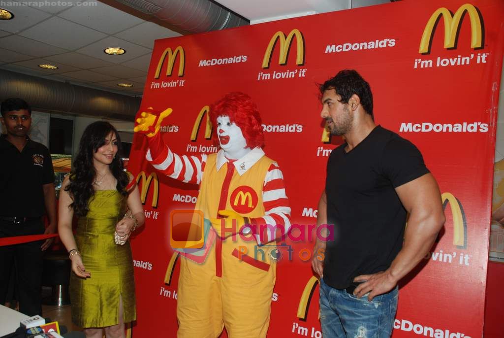 John Abraham and Pakhi at McDonalds to promote Jhootha Hi Sahi in Fun Republic on 14th Oct 2010 