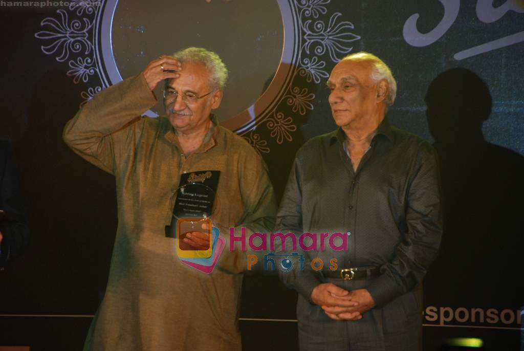 Yash Chopra at make-up veterans honoured by MCA at Stars Night in MCA, Bandra on 15th Oct 2010 