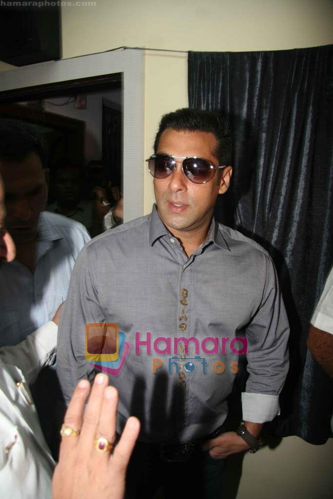 Salman Khan at Milind Deora's computer institute donation i Byculla on 18th Oct 2010 
