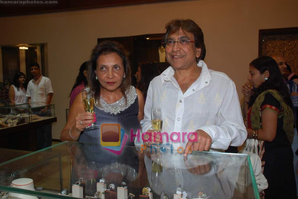naaz and remu jhaveri at Luxury showroom Estaa launch in Kemps Corner on 19th Oct 2010
