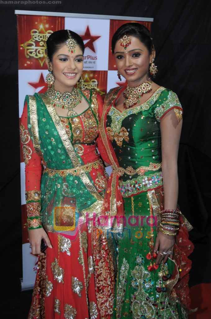 Pooja Gor and Parul Chauhan at Diwali Dilo Ki Red Carpet of Star Plus