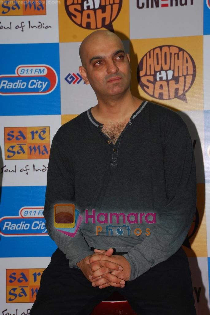 Abbas Tyrewala at Jhootha Hi Sahi Limca book of records mention event with Radio City in Bandra on 19th Oct 2010 