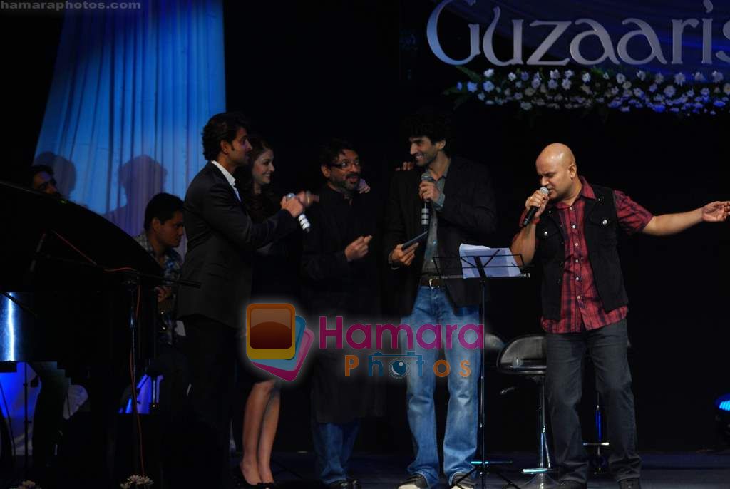 Hrithik Roshan, Aishwarya Rai, Sanjay Leela Bhansali at Guzaarish music launch in Yashraj Studios on 20th Oct 2010 