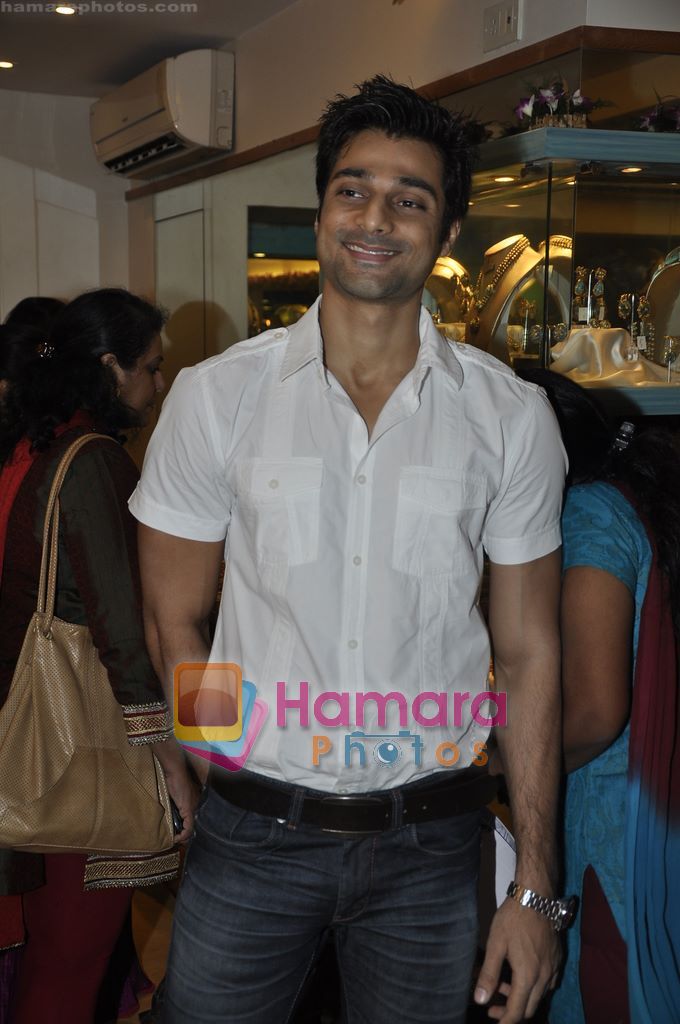 Hanif Hilal at Roopa Vohra collection launch in Juhu, Mumbai on 23rd Oct 2010 