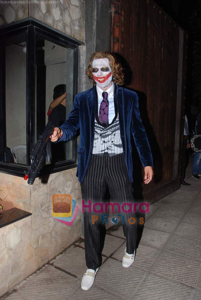Arjun Rampal at Hrithik Roshan's Halloween Party in  Juhu Residence on 24th Oct 2010 