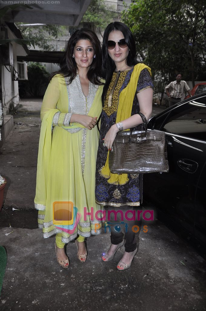 Twinkle Khanna at Karva chauth celebrations in Andheri on 25th Oct 2010 