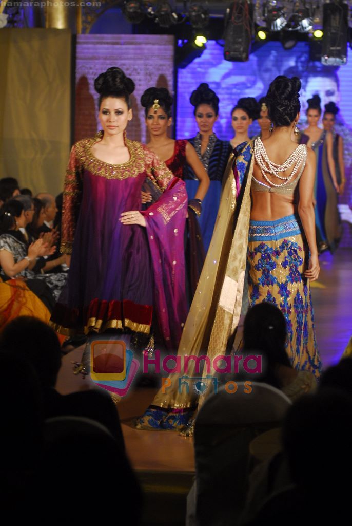 at Manish Malhotra fashion show in Taj Colaba, Mumbai on 25th Oct 2010 