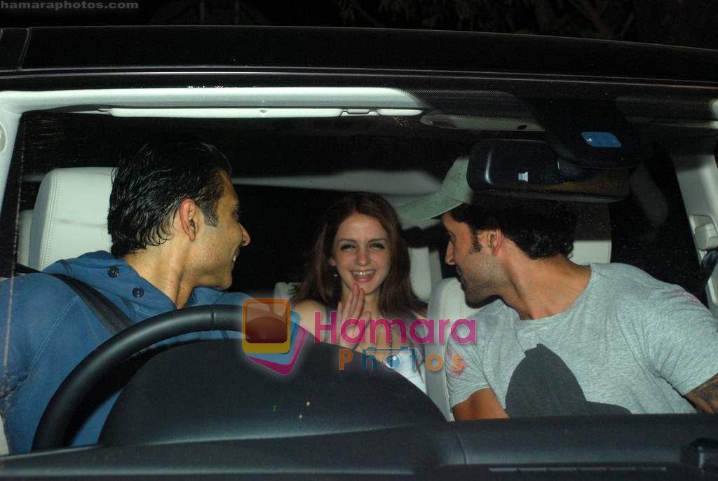 Suzanne Roshan, Hrithik Roshan, Uday Chopra on occasion of her bday in Juhu on 26th Oct 2010 