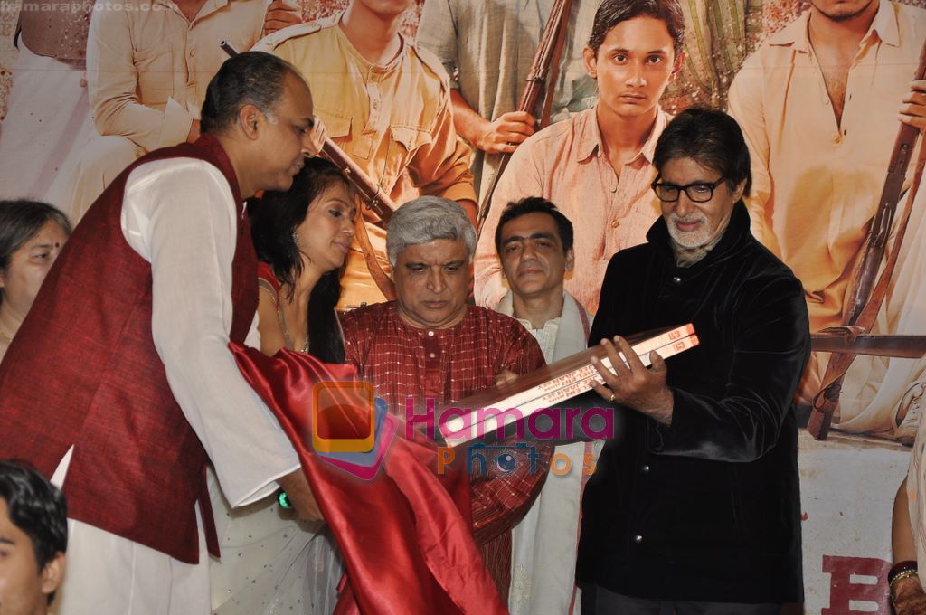 Ashutosh Gowariker, Amitabh Bachchan, Javed at the Audio release of Khelein Hum Jee Jaan Sey in Renaissance Hotel, Mumbai on 27th Oct 2010 