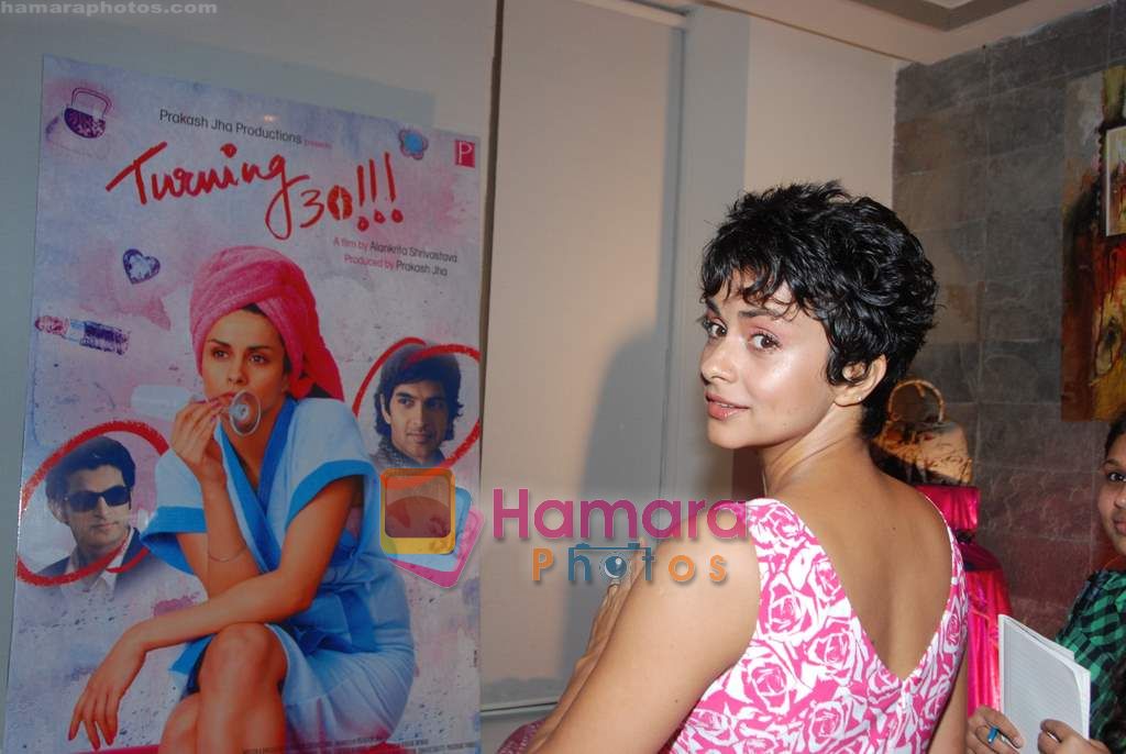 Gul Panag at Prakash Jha's Turning 30 film launch in Novotel on 27th Oct 2010 