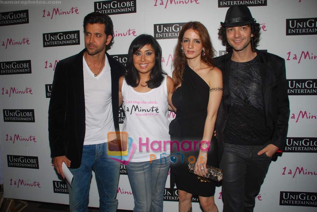 Hrithik Roshan, Suzanne Roshan at Namrata Gujral's 1 A Minute film on breast cancer premiere in PVR on 27th Oct 2010 