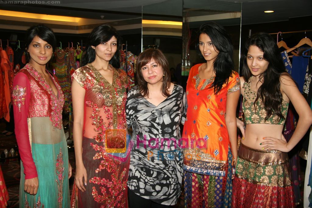 at Neeta Lulla fittings in Amby Valley fashion week in Sahara Star, Mumbai on 28th Oct 2010 ~0