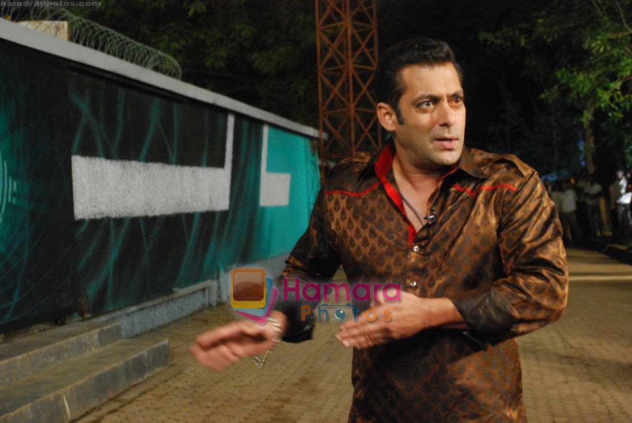 Salman before he enters the house at the Bigg Boss House on 29th Oct 2010
