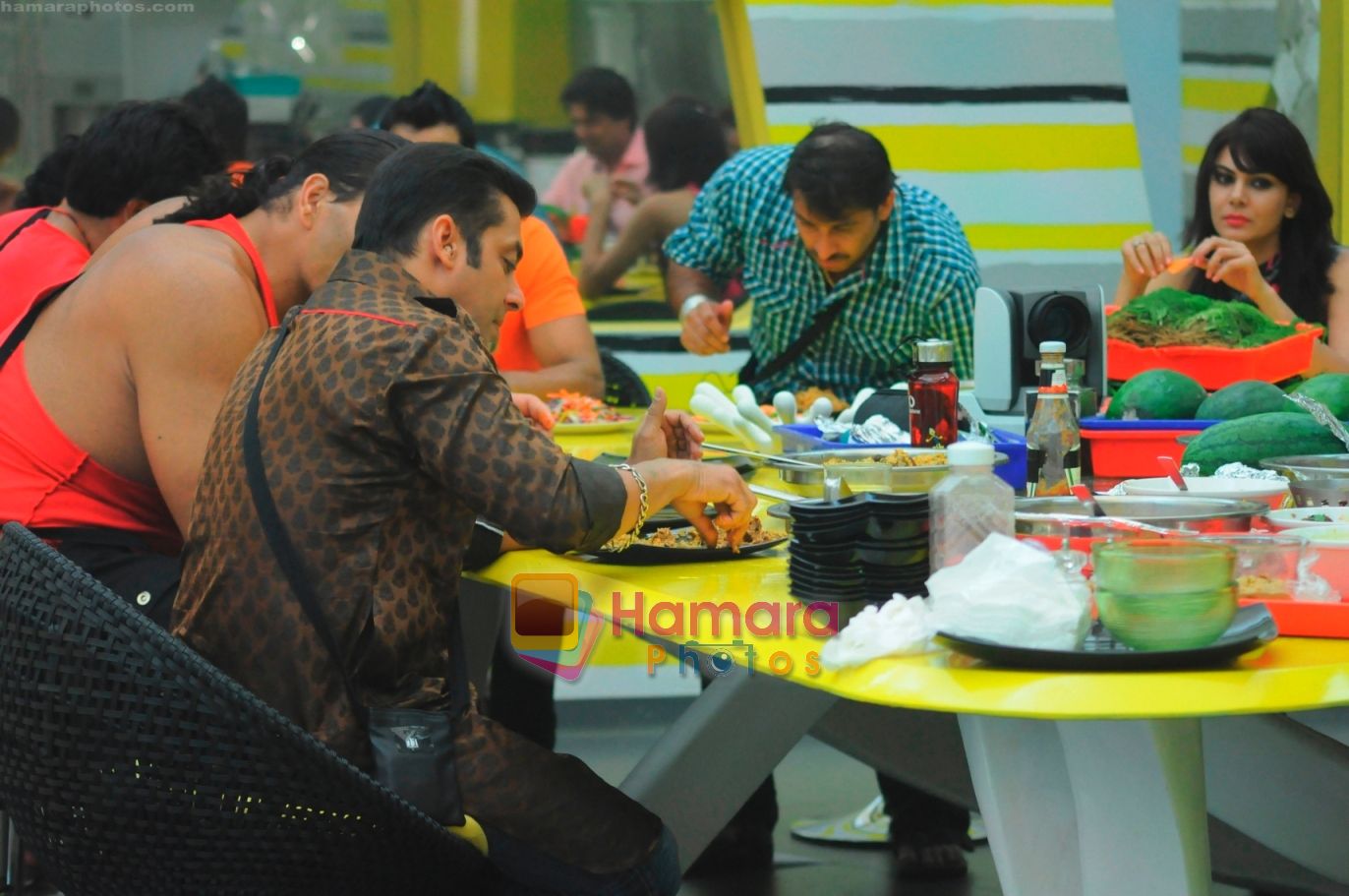 Salman has dinner with housemates at the Bigg Boss House on 29th Oct 2010 
