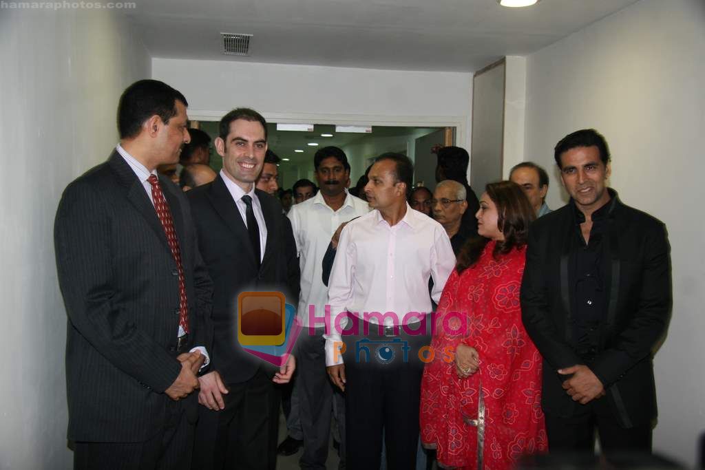 Anil Ambani, Tina Ambani and Akshay Kumar at Dhirubai Ambani hospital to launch centre for sport medicine in Andheri, Mumbai on 29th Oct 2010 