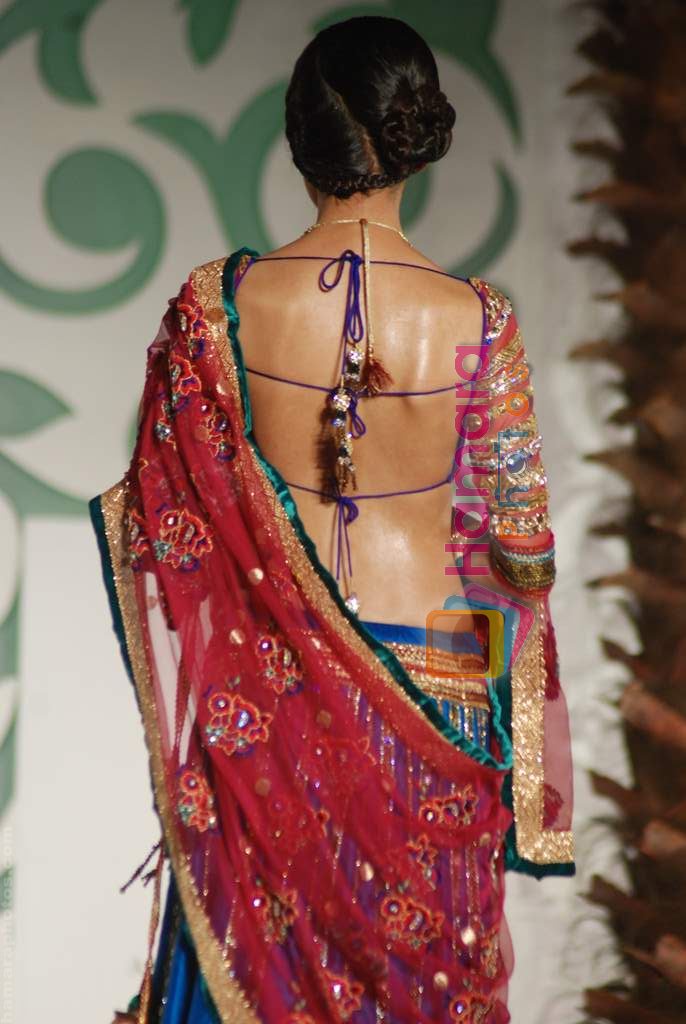 Model walk the ramp for Nisha Sagar for Aamby Valley India Bridal Week 30th Oct 2010 