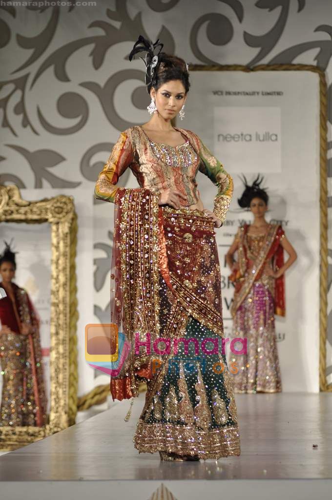 Model walk the ramp for Neeta Lulla for Aamby Valley India Bridal Week 30th Oct 2010 