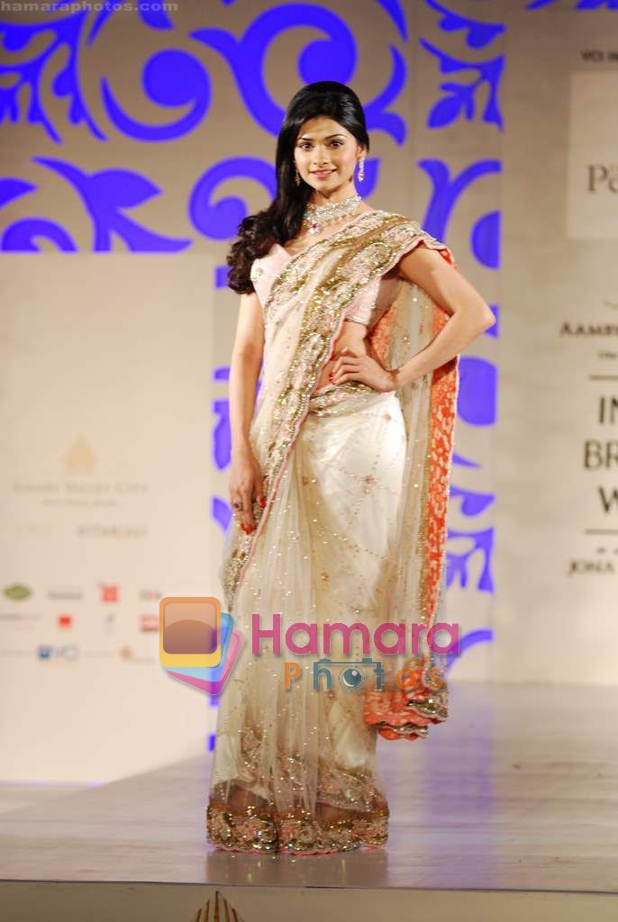 Prachi Desai walks the ramp for Shane and Falguni Peacock at Aamby Valley India Bridal week DAY 3 on 31st Oct 2010 