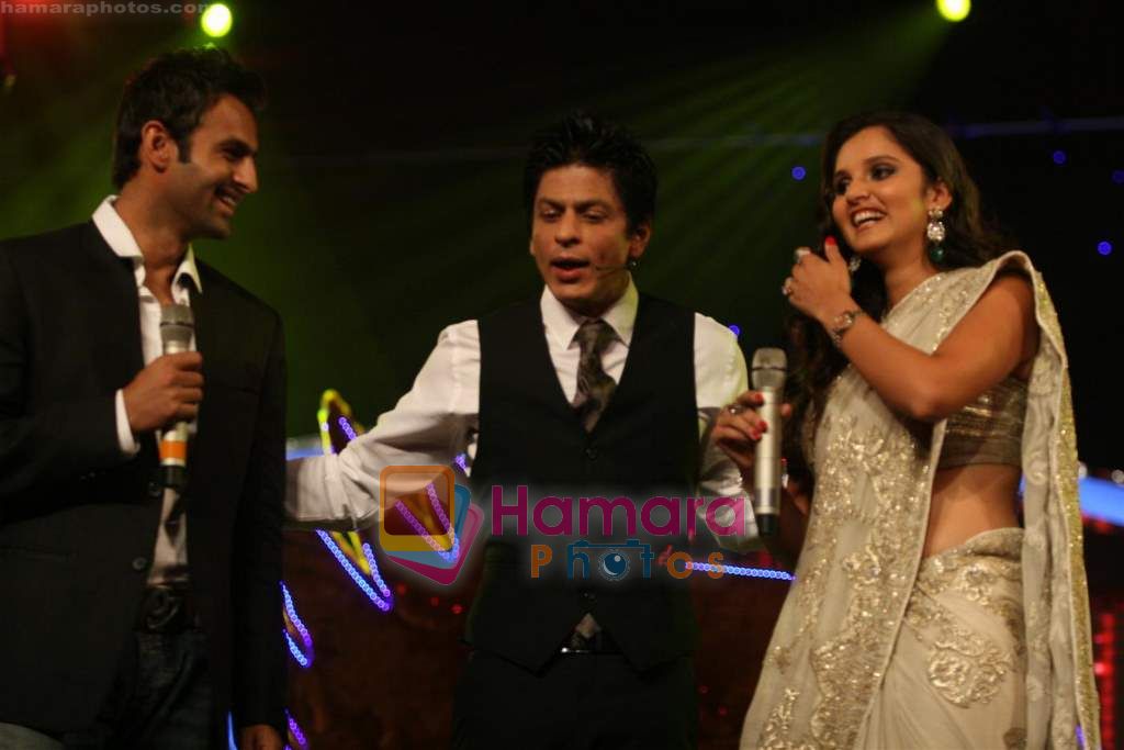 Shahrukh Khan performance at Sahara Sports Awards on 30th Oct 2010 