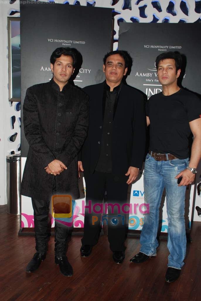Ayaan and Amaan Ali Khan at Aamby Valley India Bridal week DAY 3-1 on 31st Oct 2010 