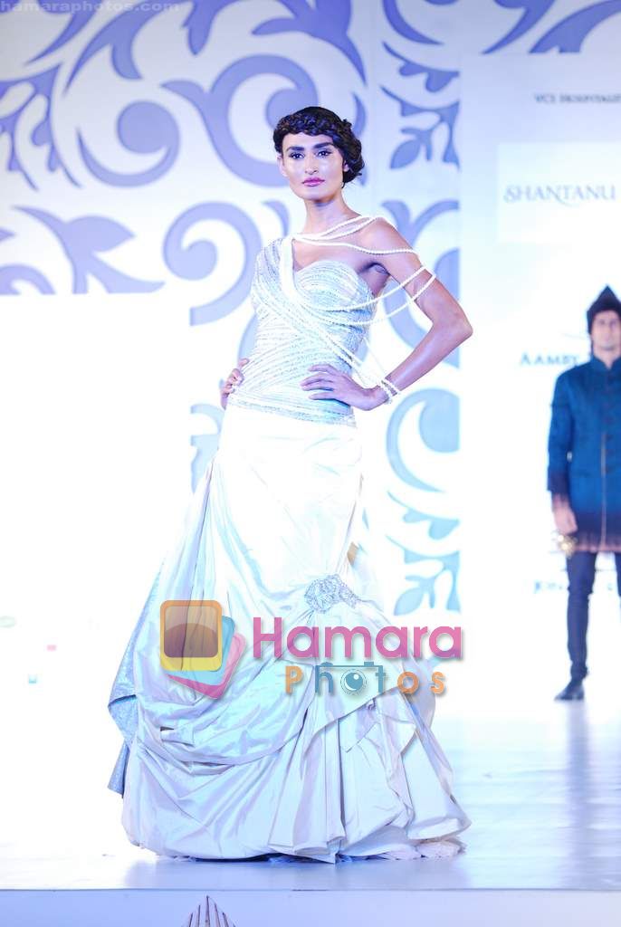 Model walks the ramp for Shantanu Nikhil at Aamby Valley India Bridal week DAY 3 on 31st Oct 2010 