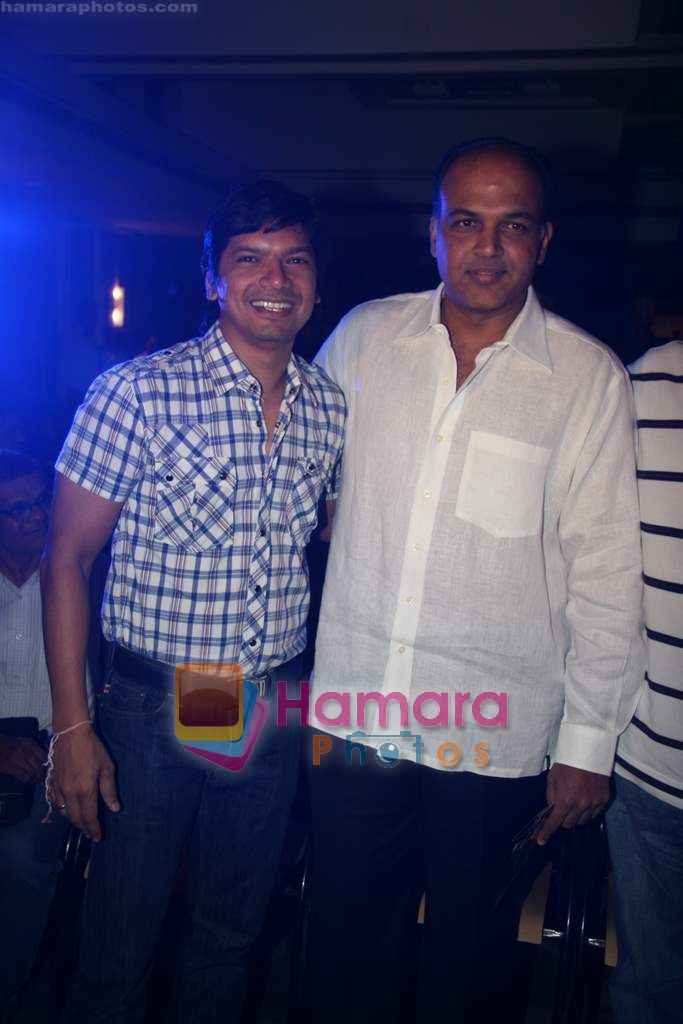 Ashutosh Gowariker, Shaan at the music launch of Marathi film Sumbarn in MIG Club on 1st Nov 2010 