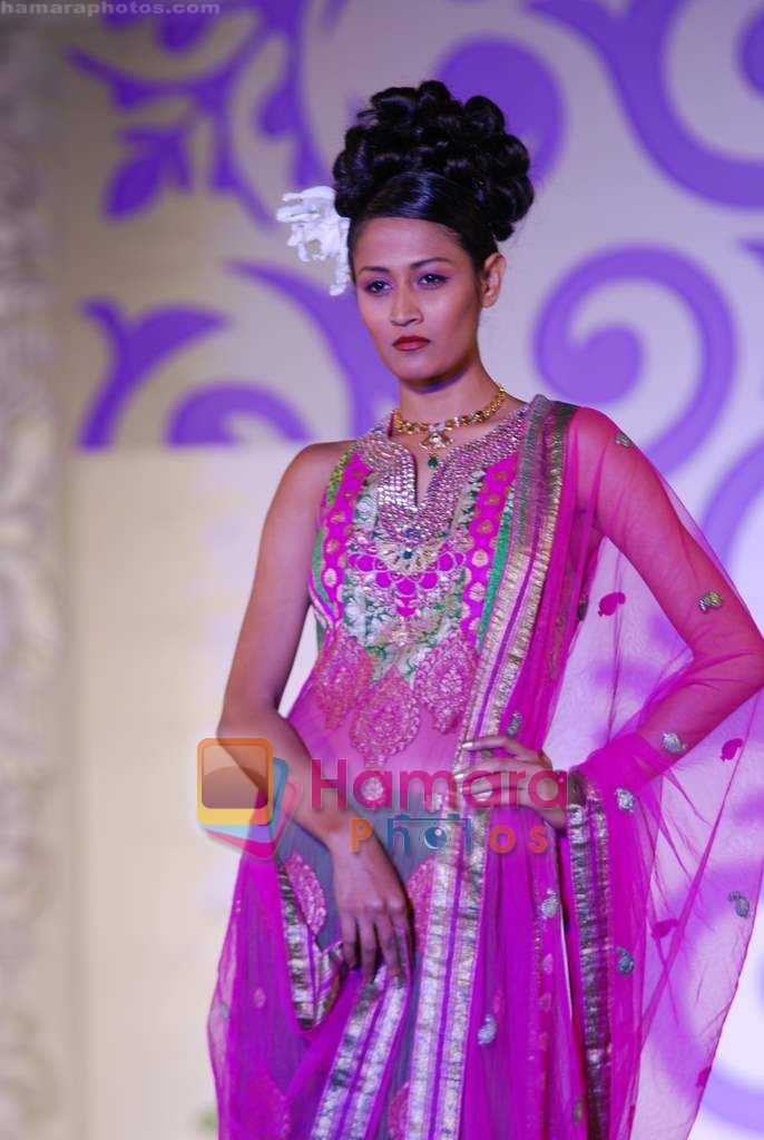 Model walks the ramp for Ashima Leena at Aamby Valley India Bridal Week day 4 on 1st Nov 2010 