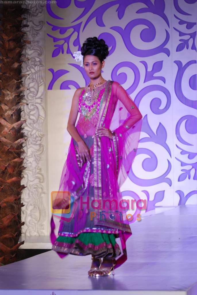 Model walks the ramp for Ashima Leena at Aamby Valley India Bridal Week day 4 on 1st Nov 2010 