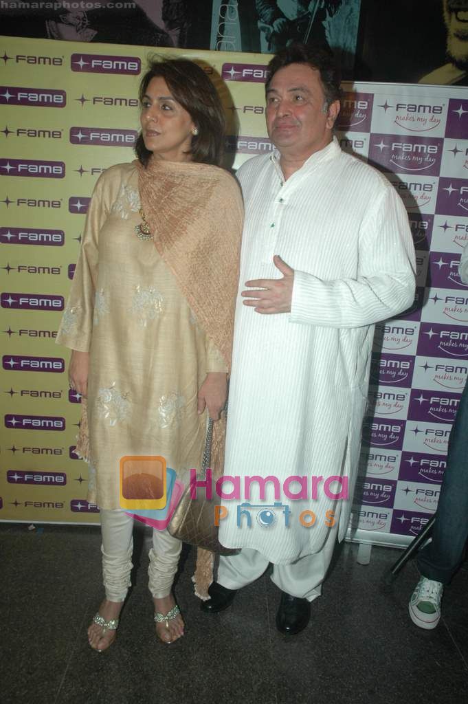 Rishi Kakoor, Neetu Singh at Diwali celebrations in Fame Big Cinemas on 2nd Nov 2010 