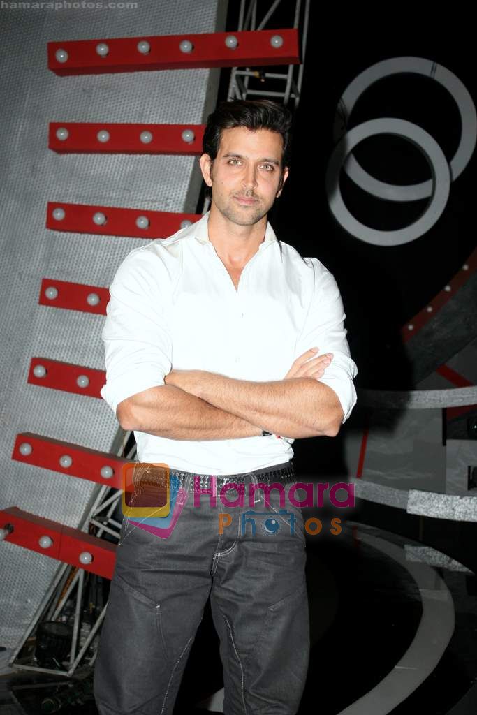 Hrithik Roshan on the sets of ZEE Saregama in Famous on 9th Nov 2010 