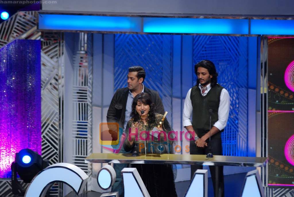 Salman Khan, Ritesh deshmukh at Global Indian music Awards in Yashraj on 10th Nov 2010 