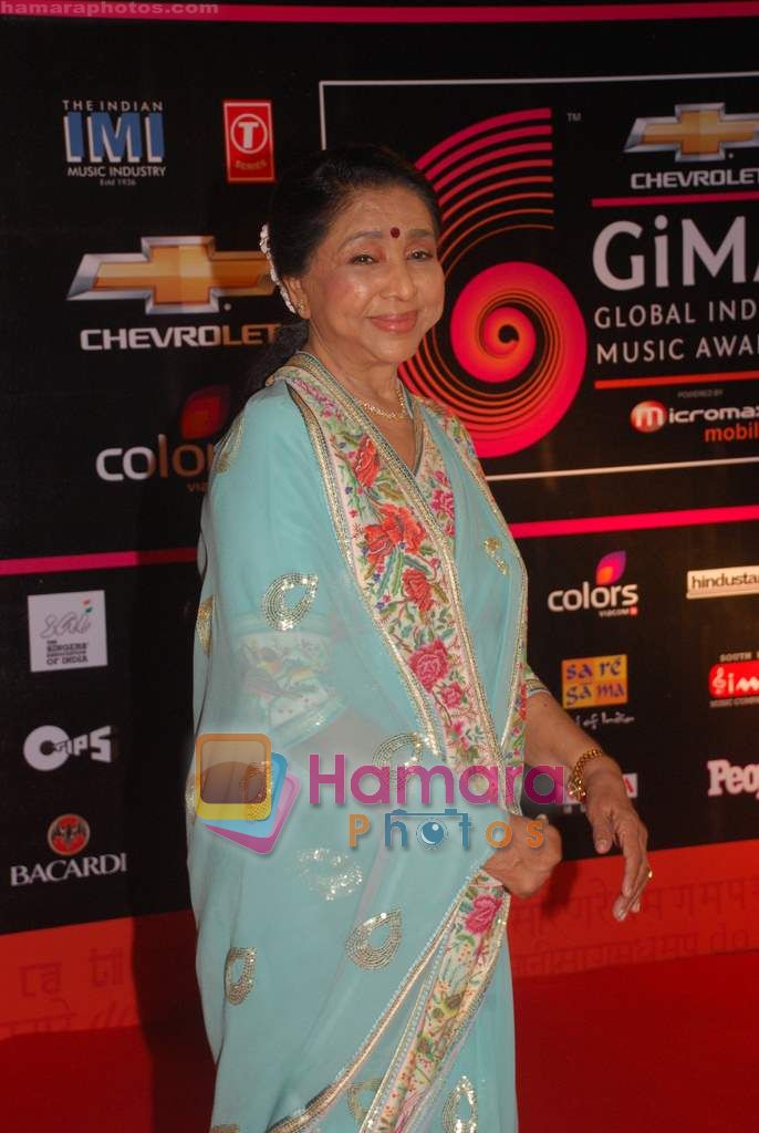 Asha Bhosle at Global Indian music Awards in Yashraj on 10th Nov 2010 