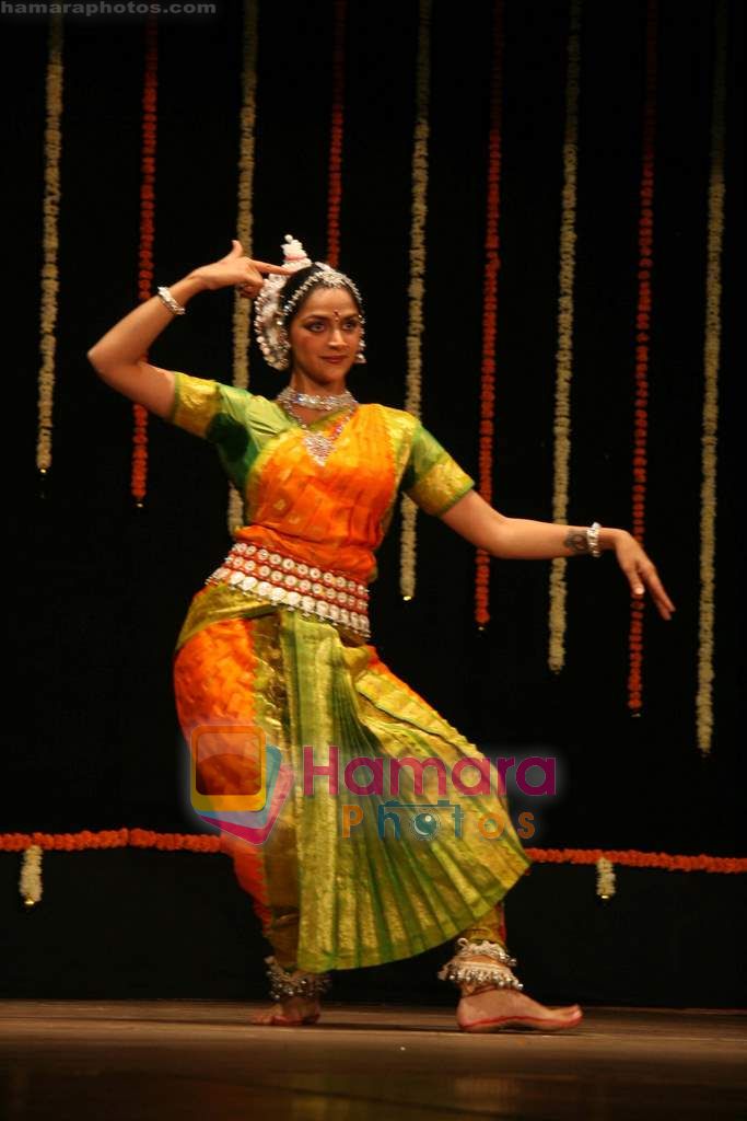 Esha Deol  at Jaya Smriti dance event in Ravindra Natya Mandir on 13th Nov 2010 