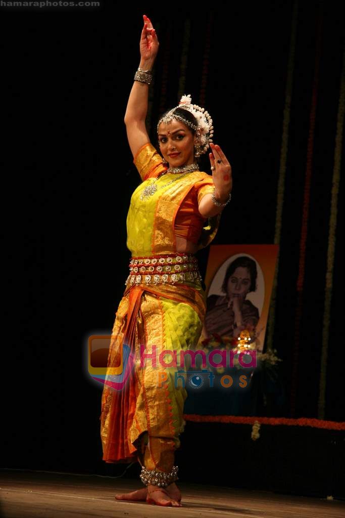 Esha Deol  at Jaya Smriti dance event in Ravindra Natya Mandir on 13th Nov 2010 
