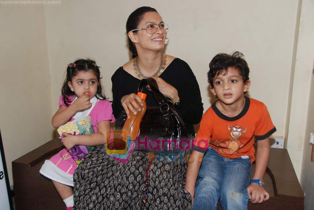 Arshad Warsi, Maria Goretti with Golmaal 3 team celebrates with kids in Fame on 14th Nov 2010 