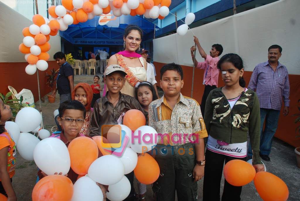 Kalpana Malviya spend time with kids of CPAA Pawan Hans on 14th Nov 2010 