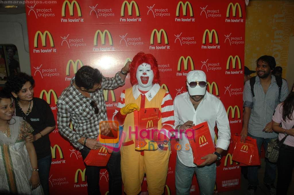 Arjun Rampal spends time with kids at Mcdonald's on 14th Nov 2010 