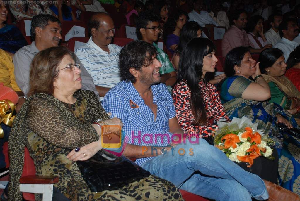 Chunky Pandey at Umeed event hosted by Manali Jagtap in Rang Sharda on 14th Nov 2010 