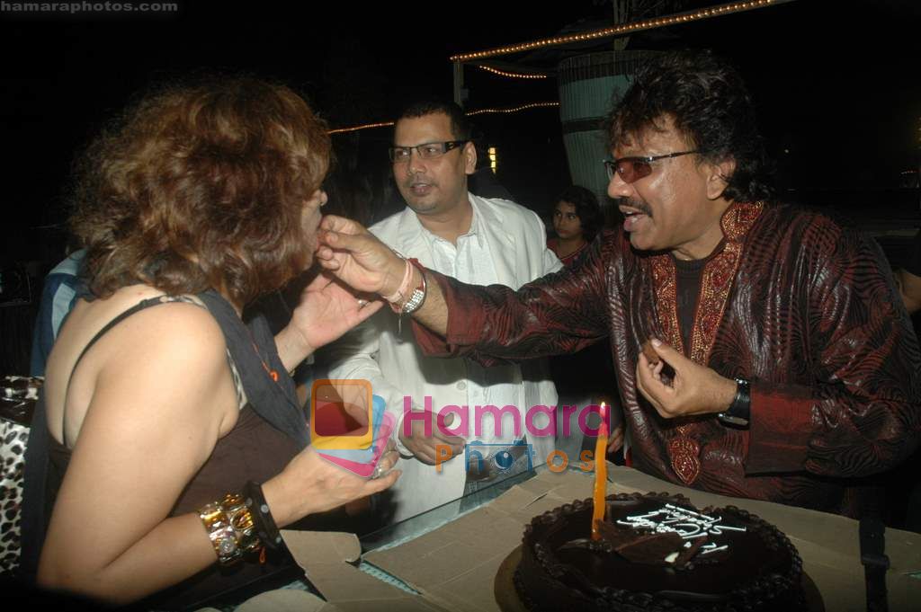 Shravan Kumar at Shravan's birthday in Club Millennium on 16th Nov 2010 