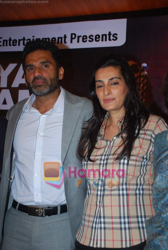 Sunil Shetty, Manna Shetty at Bryan Adams Live Concert Press Meet in Mumbai on 17th Nov 2010 