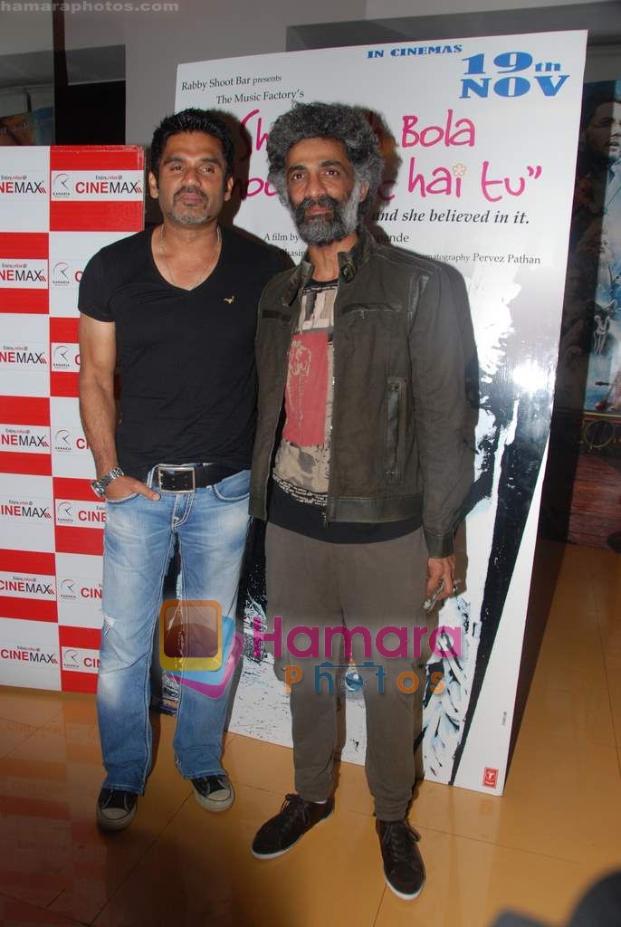 Sunil Shetty, Makrand Deshpande at Shahrukh Bola Khoobsurat Hai Tu film premiere in Cinemax on 18th Nov 2010 