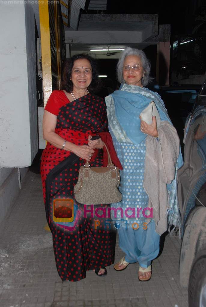 Waheeda Rehman, Asha Parekh at Guzaarish screening in Ketnav on 18th Nov 2010 