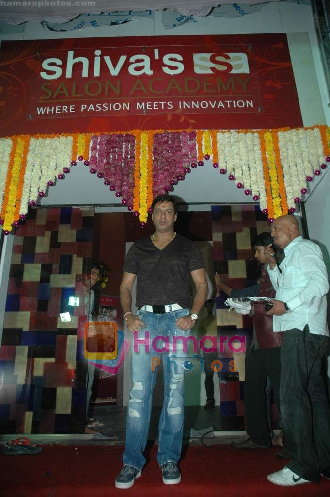Madhur Bhandarkar at Shiva's salon Launch in Andheri on 21st Nov 2010 