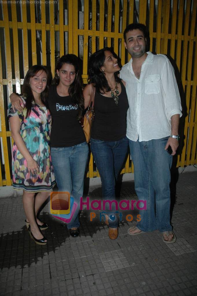 Shahana Goswami, Avantika Malik watch Break Ke Baad in Ketnav, Mumbai on 21st Nov 2010 