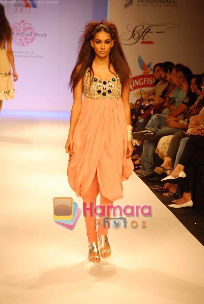 Model walk the ramp for Payal Singhal Show at The ABIL Pune Fashion Week Day 2 on 19th Nov 2010 