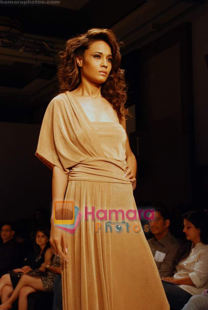 Model walk the ramp for Nandita Mahtani Show at The ABIL Pune Fashion Week Day 3 on 20th Nov 2010 